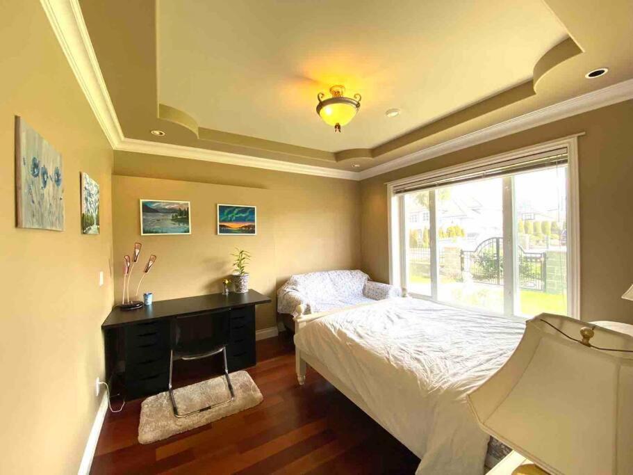 Lucky Suite, Two-Bedroom Suite With Independent Entrance In Richmond Close To Yvr 外观 照片