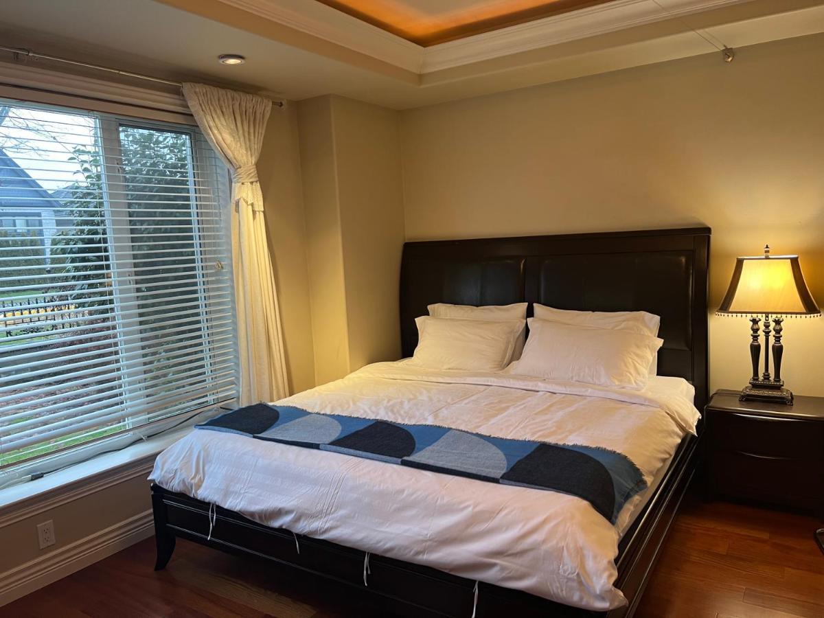Lucky Suite, Two-Bedroom Suite With Independent Entrance In Richmond Close To Yvr 外观 照片